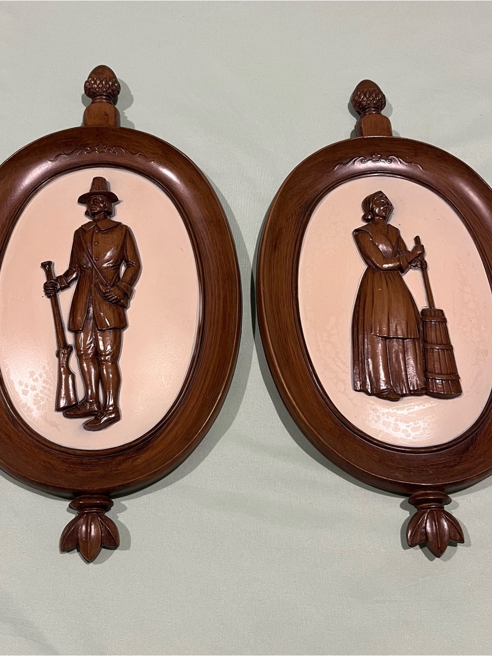 Vintage pair of 1960 Syroco Colonial Pilgrim/Puritan wall plaques